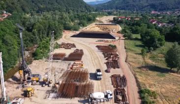Bolojan trage frâna de mână în constructia autostrăzilor - UMB primește răspuns nefavorabil de la Guvern!

