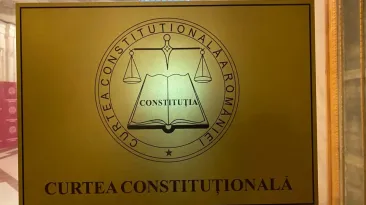 CCR ține de șase luni în sertar sesizarea privind suspendarea permisului pentru amenzi neplătite. Guvernul aplică între timp o măsură vulnerabilă constituțional
