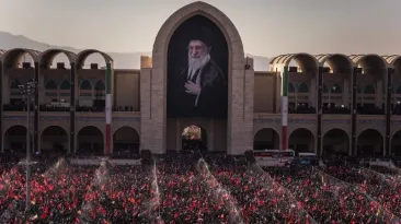 Ce semnificație are steagul roșu de la înmormântarea liderului suprem iranian: semnal de îngrijorare pentru Trump
