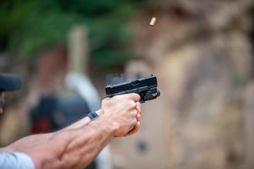 Copil de 1 an, împușcat mortal de un polițist, în SUA. Verdictul procurorului
