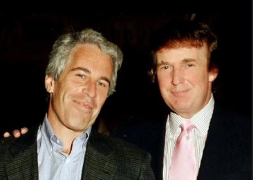 Departamentul de Justiție al SUA, acuzat că a cenzurat dosarul Epstein pentru a-l proteja pe Trump. Ce conțin paginile secretizate
