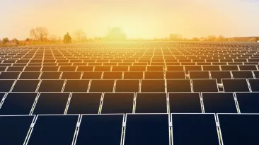 Descoperire majoră pentru energia viitorului: Un material revoluționar transformă lumina solară în radiație UV de înaltă energie
