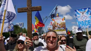 Diana Șoșoacă îl lovește pe Nicușor Dan la temelie: cere lămuriri despre parteneriatul civil cu Mirabela Grădinaru: „De ce duceți în derizoriu ideea de familie?"