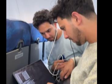 Doi gemeni francezi au piratat sistemele unui avion Tarom. „Perturbați sistemele avionului și vă jucați cu viața pasagerilor"
