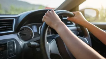 Doi români au mers 100 de kilometri pe autostradă în Italia fără să-și dea seama că fiul lor murise pe bancheta din spate. "Am crezut că doarme"