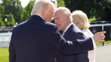 Donald Trump a comis o gafă și a încălcat protocolul regal, imediat după ce Regele Charles a călcat pe tărâm american
