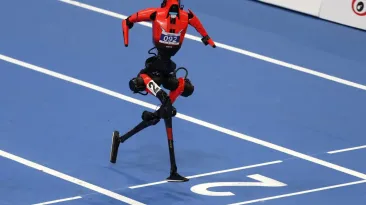 După ce au proiectat roboții care aleargă mai repede decât Usain Bolt, acum chinezii lucrează intens la roboții care vor lua locul oamenilor
