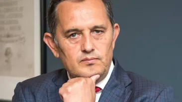 E încălcată Constituția, România va intra în Cartea Recordurilor. Acuzații dure după numirea lui Tomac în funcția de premier