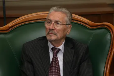 Emil Constantinescu dezvăluie că a fost la un pas să fie asasinat de un om de încredere al lui Iliescu. Cine a oprit „execuția"
