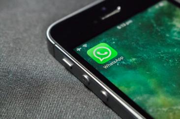 Escrocherie pe WhatsApp, greu de oprit. Cum sunt preluate conturile fără ca hackerii să le spargă
