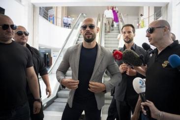 Frații Tate vorbesc de răcnete demonice în toiul nopții în penitenciar
