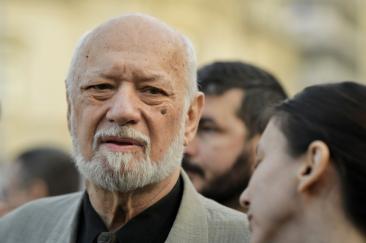 Gelu Voican Voiculescu și-a dat în judecată fiica: el susține că i-a vândut fictiv un conac ca să scape de executare și ea l-a vândut mai departe fără să-i plătească nimic
