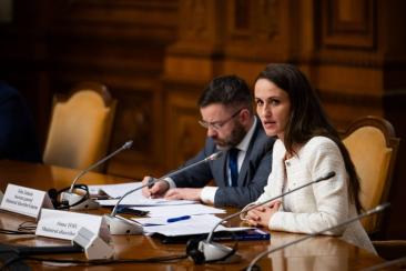Guvernul declasifică peste 5.000 de dosare din arhivele MAE din anii '90: Reacții în URSS față de Revoluție, mineriadele și vizita Regelui Mihai din 1992