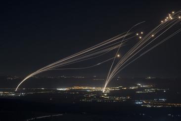 Iran susține că a fentat Israelul cu o nouă tactică de atac cu rachete balistice. Proiectilele Iron Dome s-au lovit între ele
