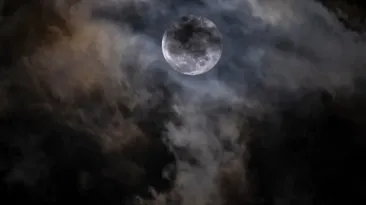 Luna recoltei se împerechează cu Saturn pentru un spectacol ceresc 2 la 1. Cum și-a primit numele?
