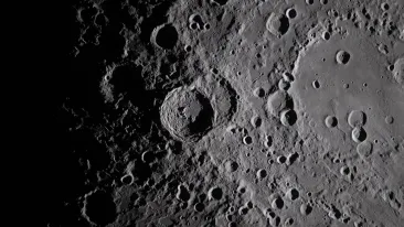 Luna s-ai format în doar câteva ore. Noi simulări detaliază impactul dintre Pământ și protoplaneta Theia
