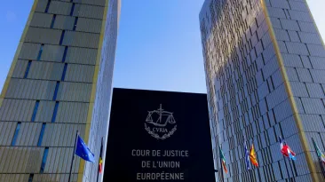 Mai presus de Constituție: ÎCCJ cere CCR să sesizeze Curtea de Justiție a UE în problema pensiilor magistraților
