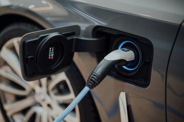 Marea păcăleală a mașinilor plug-in hybrid. Consumă de trei ori mai mult decât scrie în acte
