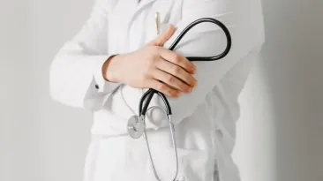 Medic român, mesaj după ce pacientul pe care aproape l-a deconectat să moară a ieșit din ATI după 110 zile: "Unei societăți trebuie să îi acordăm aceeași șansă"