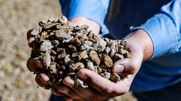 Metalele rare: Industria secretă a lui Ceauşescu pe care se bat acum europenii si americanii
