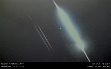 Meteoritul care a tăiat cerul sudului României în câteva secunde. Momentul a fost surprins în trei județe
