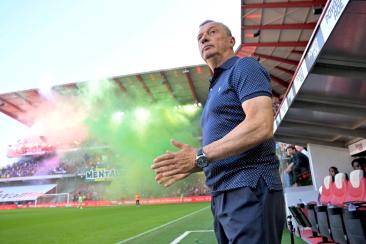Mircea Rednic a fost dat afară de la Standard Liege - A rezistat doar cinci meciuri