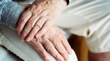 Modificare importantă: Pensii și concedii pentru cei care îngrijesc membri ai familiei
