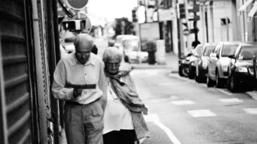 Mult mai tare ca-n filme: O crimă nerezolvată din 1971 a dus la o legătură de familie surprinzătoare după mai bine de 50 de ani