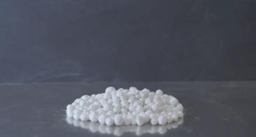 Nanotehnologie: Cercetătorii au creat o baterie care poate fi înghițită și se dizolvă în organism ca sa alimenteze dispozitive medicale minuscule
