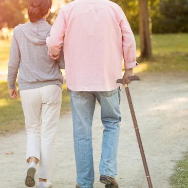 Narco-crimă în București: Un bărbat de 86 de ani și-a ucis iubita de 30 de ani cu cârja pe fondul concumului de droguri
