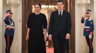 Nicușor Dan a atacat la CCR legea care obligă concubinele să își depună declarația de avere și îl lasă fără mandat pe Dominic Fritz