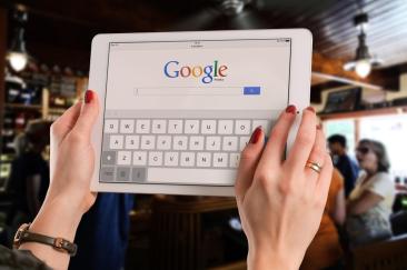 O nouă fiță bântuie pe Google: Cum îți poți face profil personal pe motorul de căutare