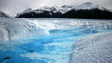 Omenirea se întreaptă cu pași rapizi spre un dezastru: Ghețarii din Groenlanda și Antarctica se topesc accelerat și produc efecte grave pe uscat
