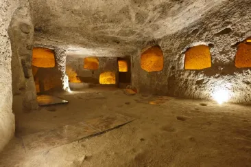 Orașul subteran descoperit de un bărbat după ce a spart peretele casei: are tuneluri, biserici și putea adăposti 2.000 de oameni
