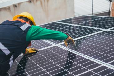 Panoul solar dezvoltat în Europa care poate încălzi apa până la 150°C și ar putea înlocui gazul
