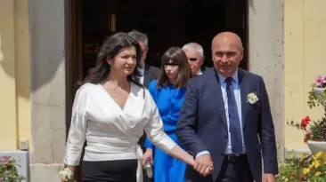 Partenerei lui Ilie Bolojan i-au crescut veniturile cu cel puțin 40% de când se ține de mână cu premierul-lider de partid