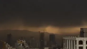 Peisaj apocaliptic în Iran: Ploile negre au acoperit Teheranul. Picăturile provoacă arsuri ale pielii
