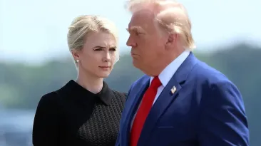Povestea "imprimantei umane" de la Casa Albă: Cine este asistenta lui Trump care a călătorit în portbagajul mașinii pentru a rămâne alături de el