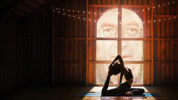 Prostituția Tantrică: Apple a facut un film despre guru Bivolaru care face furori în străinătate