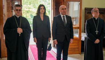 Purtătoarea de cuvânt a Guvernului dă de înțeles că Ilie Bolojan s-a căsătorit: Soția premierului și-a plătit din fonduri proprii toate costurile pentru deplasarea la Viena
