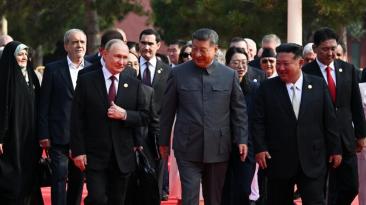 Putin și Xi vor să trăiască cel puțin 150 de ani. Discuția celor doi despre nemurire, surprinsă de camerele de supraveghere de la parada din Beijing
