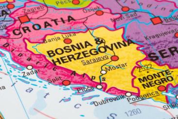 Rusia se implică în conflictul care ar putea aprinde butoiul cu pulbere din Balcani: Este în joc existența Bosniei și Herțegovinei