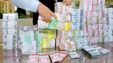 Scade numărul românilor cu depozite bancare mai mari de 100.000 de euro. Care sunt posibilele expicații