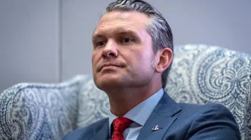 Scenă incredibilă la Pentagon: Pete Hegseth a vrut globul lui Eisenhower însă angajații l-au spart pe drum
