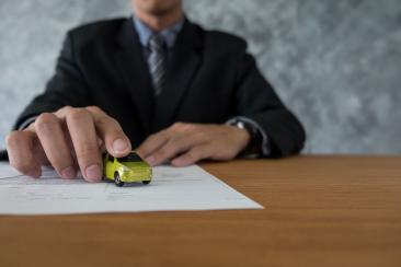 Schimbări esențiale pentru cei care vând sau cumpără o mașină: lista obligațiilor noi, conform propunerilor guvernamentale