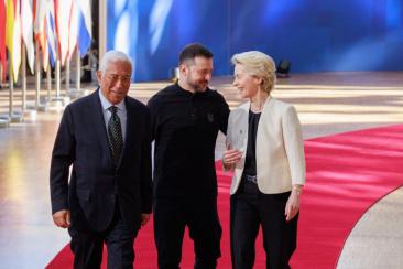 Se schimbă cu adevărat șansele Ucrainei în strategia militară de aderare la UE și de reconstrucție economică după ce Peter Magyar a preluat puterea în Ungaria?
