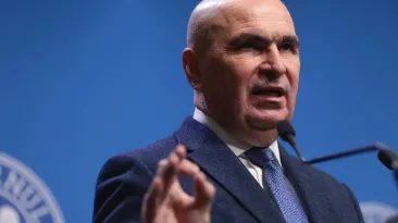 Situație halucinantă: Bolojan l-a demis pe șeful Vămilor în ianuarie, iar acum l-a adus înapoi și l-a numit vicepreședinte
