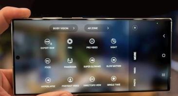 Spionaj Made in China. Un gadget ieftin și destul de folosit ascundea un microfon secret și trimitea automat date personale
