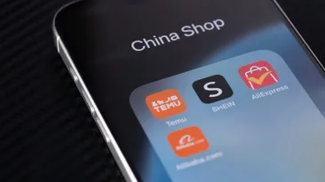 Taxa de 25 de lei pentru coletele extracomunitare sperie românii care comandă de pe Shein sau Temu
