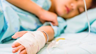 Tratamentul inuman la care a fost supusă copila de 4 ani din Târgu Jiu care a ajuns în comă la spital. După agresiune, mama fetei s-a dus să se prostitueze
